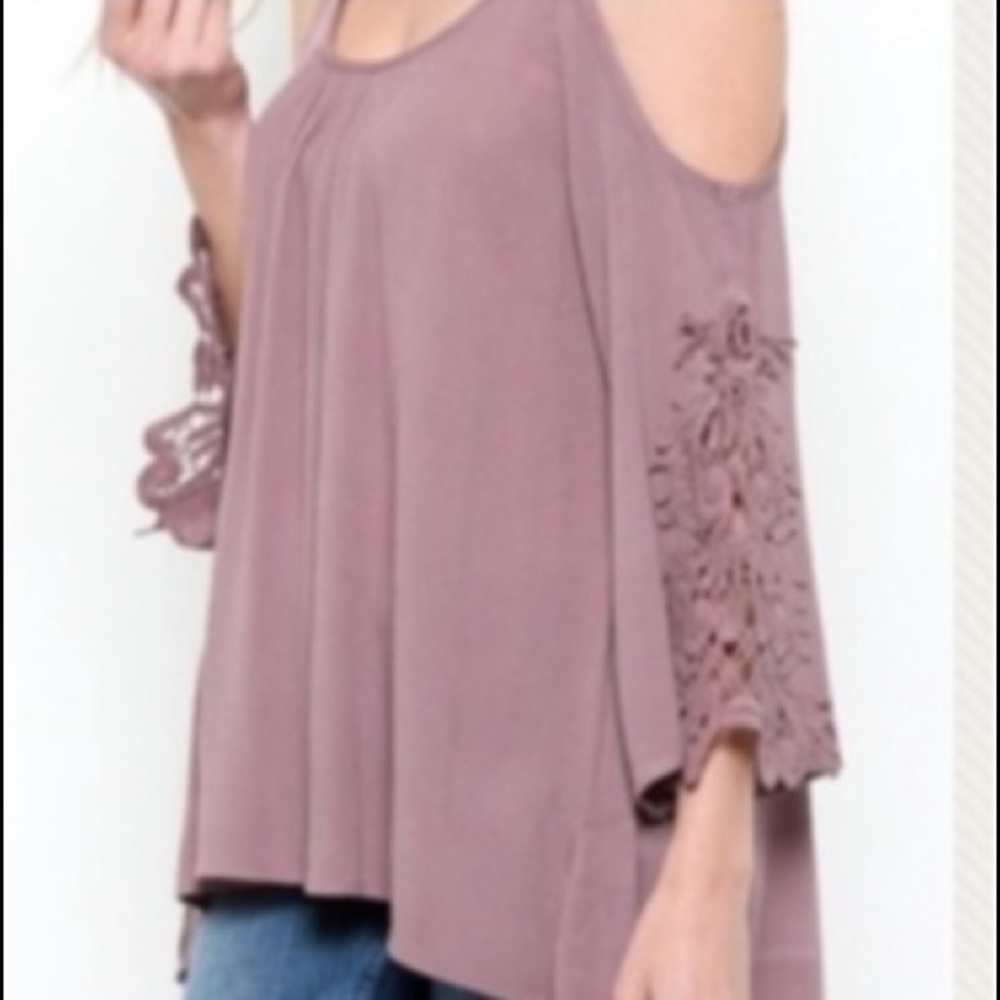 COLD SHOULDER LACE DETAIL TOP - Picture 3 of 3